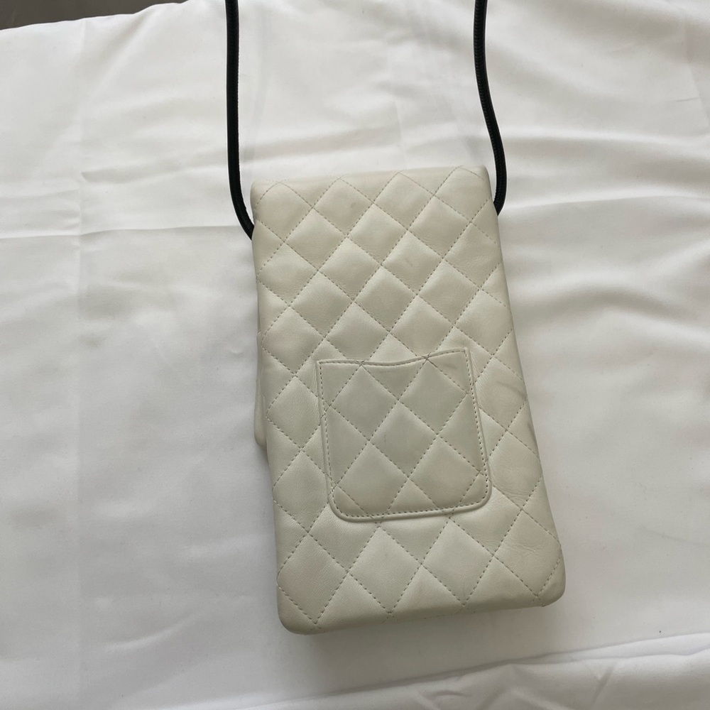 #32. Authentic Chanel White Cambon Quilted Crossbody Bag COA included - Picture 4 of 9
